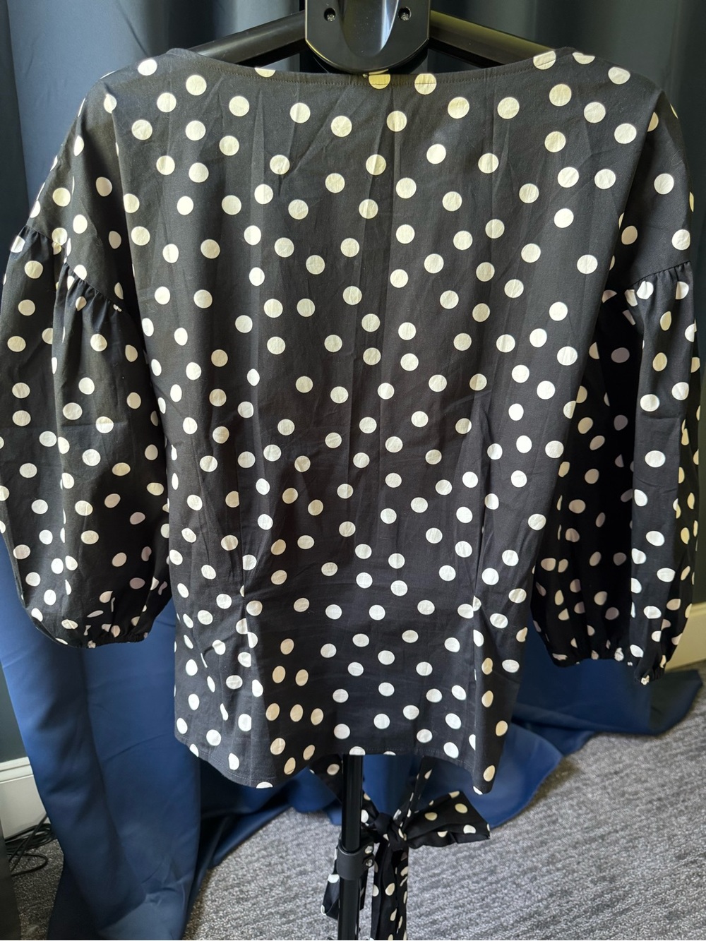 White House Black Market Black & Cream Polka Dot Puff Sleeve Wrap Blouse Sz L - Picture 3 of 12